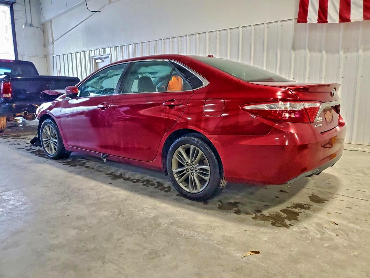 2017 TOYOTA CAMRY LE photo 2