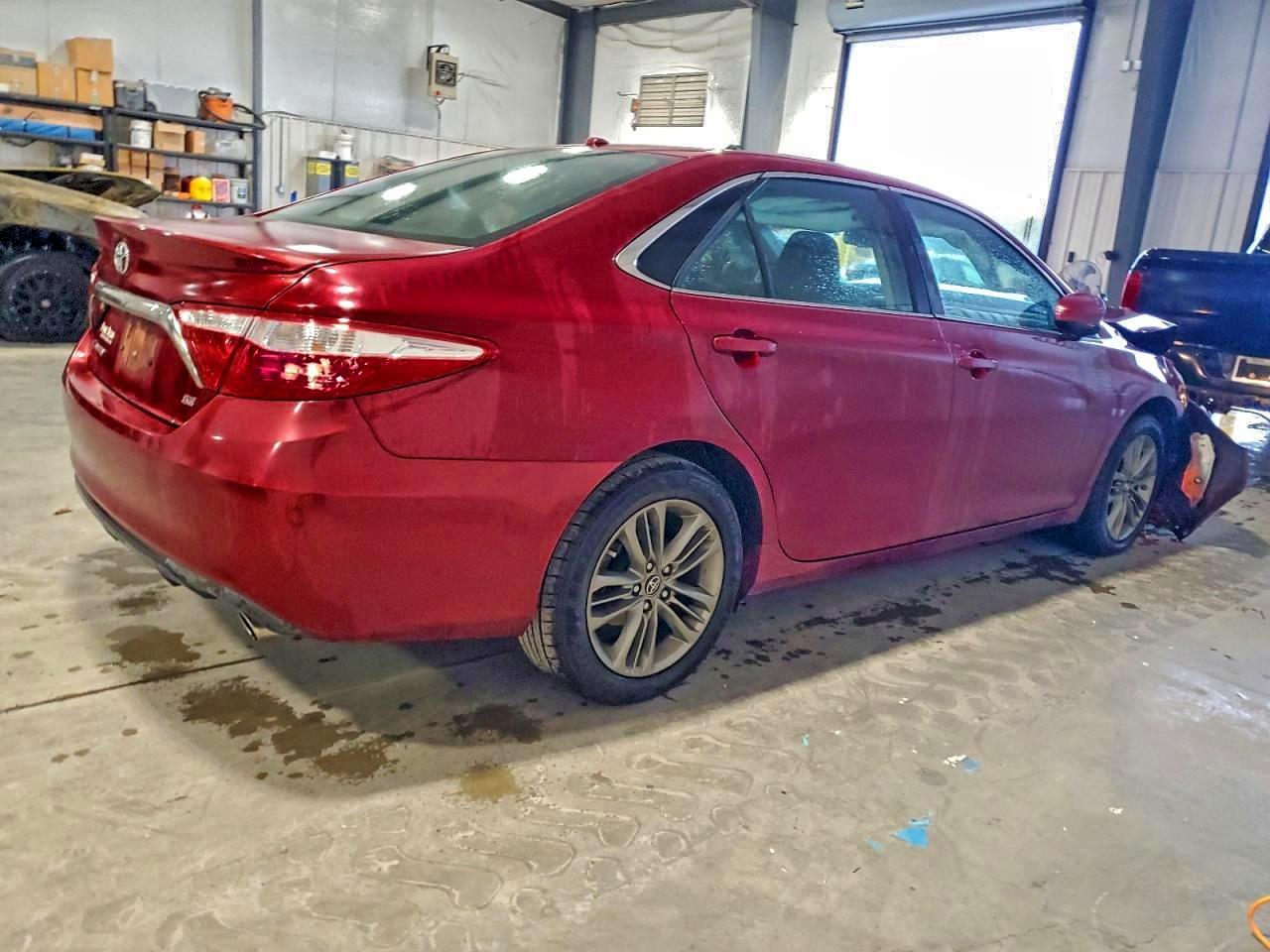 2017 TOYOTA CAMRY LE photo 3