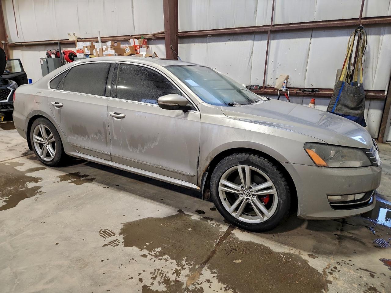 2012 VOLKSWAGEN PASSAT SEL photo 4