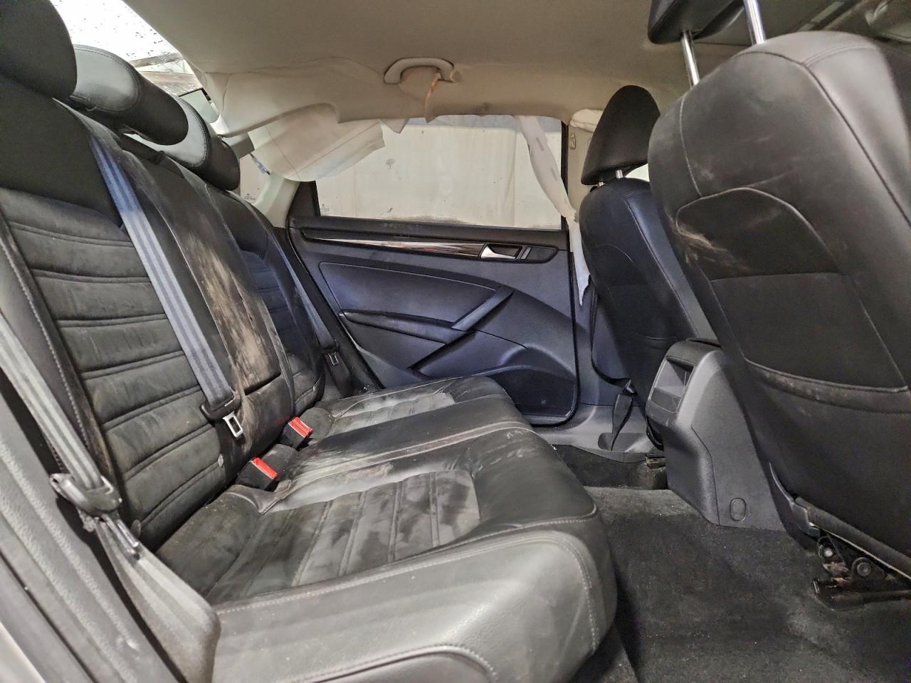 2012 VOLKSWAGEN PASSAT SEL photo 10