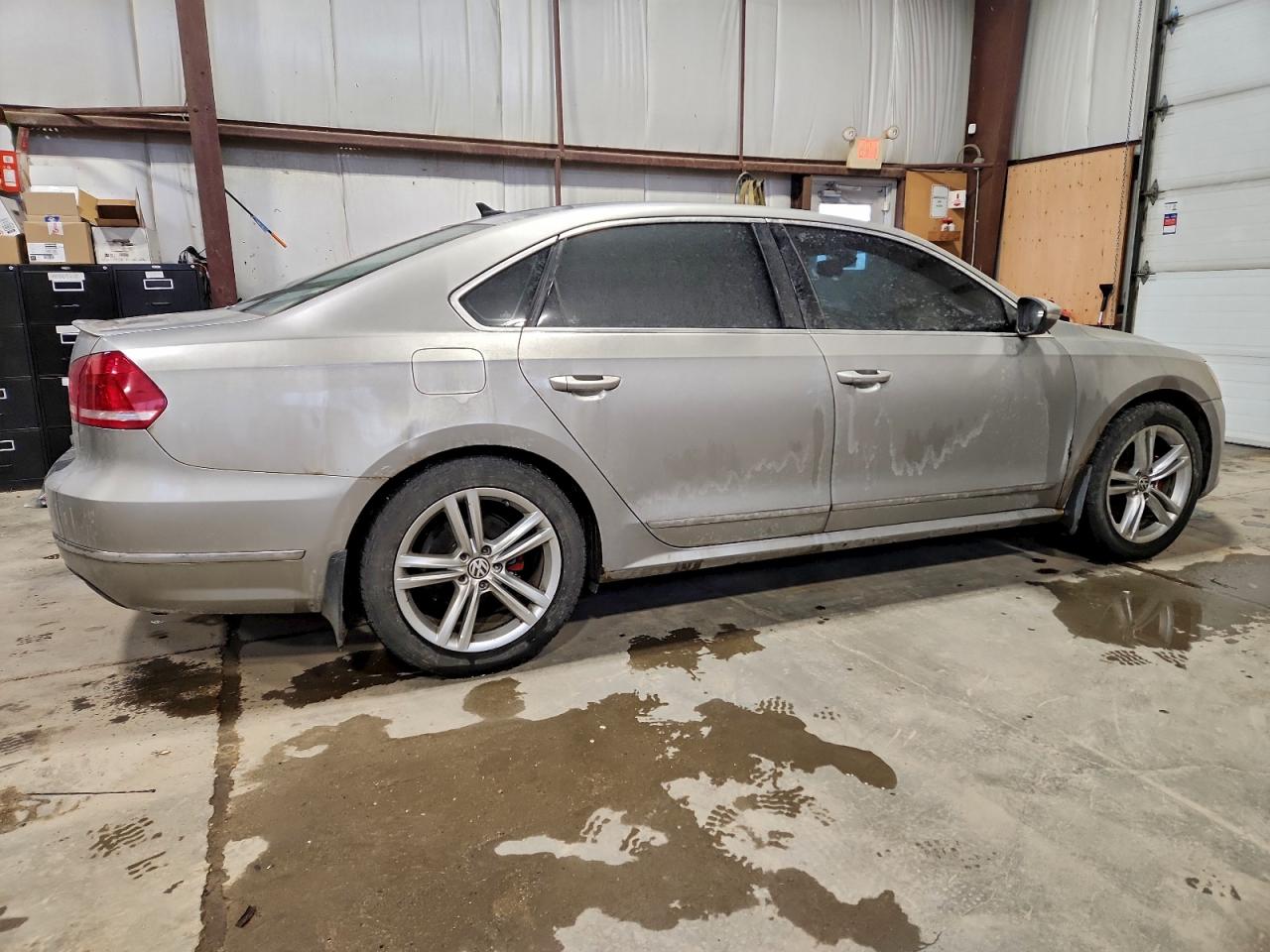 2012 VOLKSWAGEN PASSAT SEL photo 3