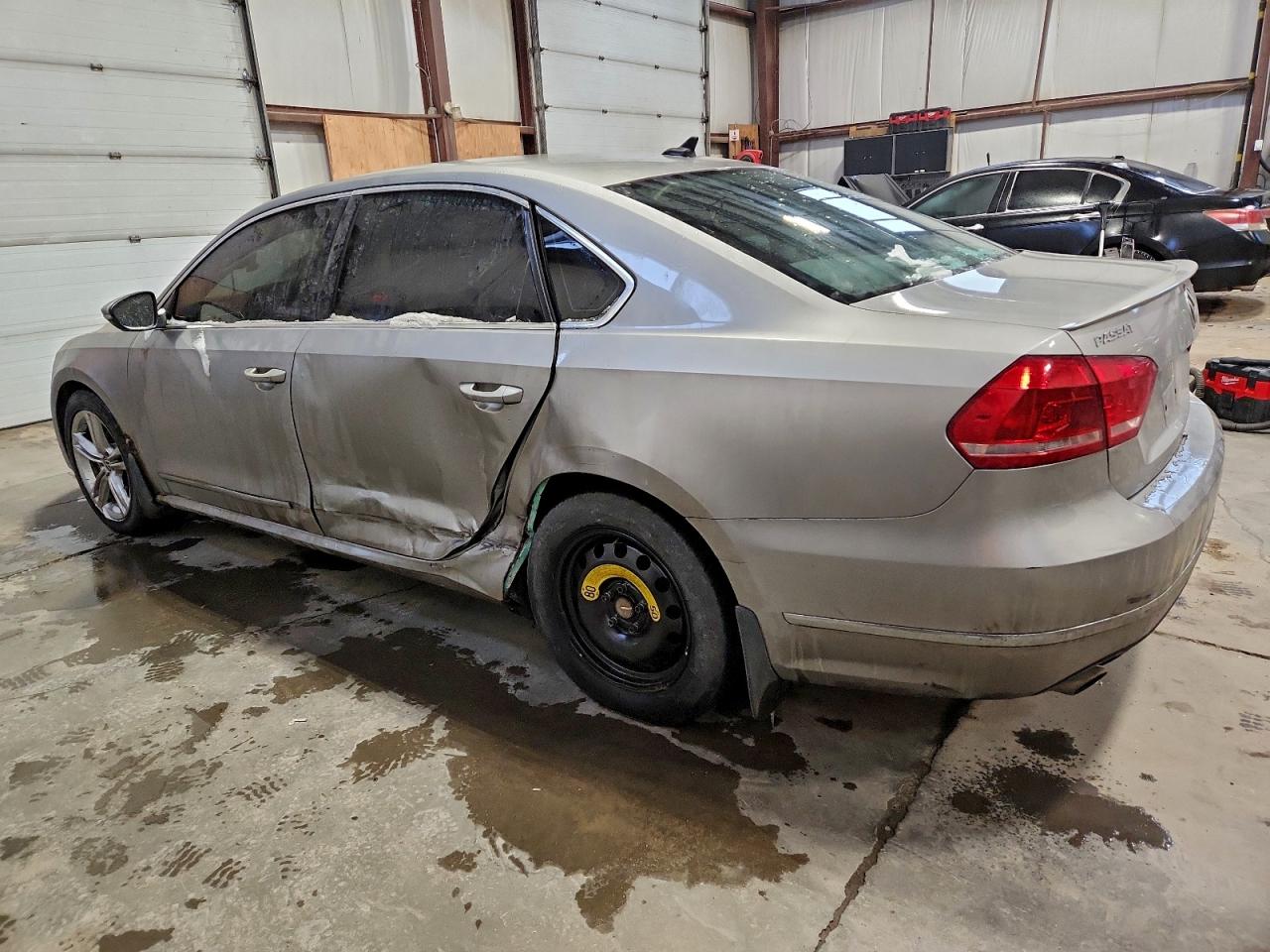 2012 VOLKSWAGEN PASSAT SEL photo 2