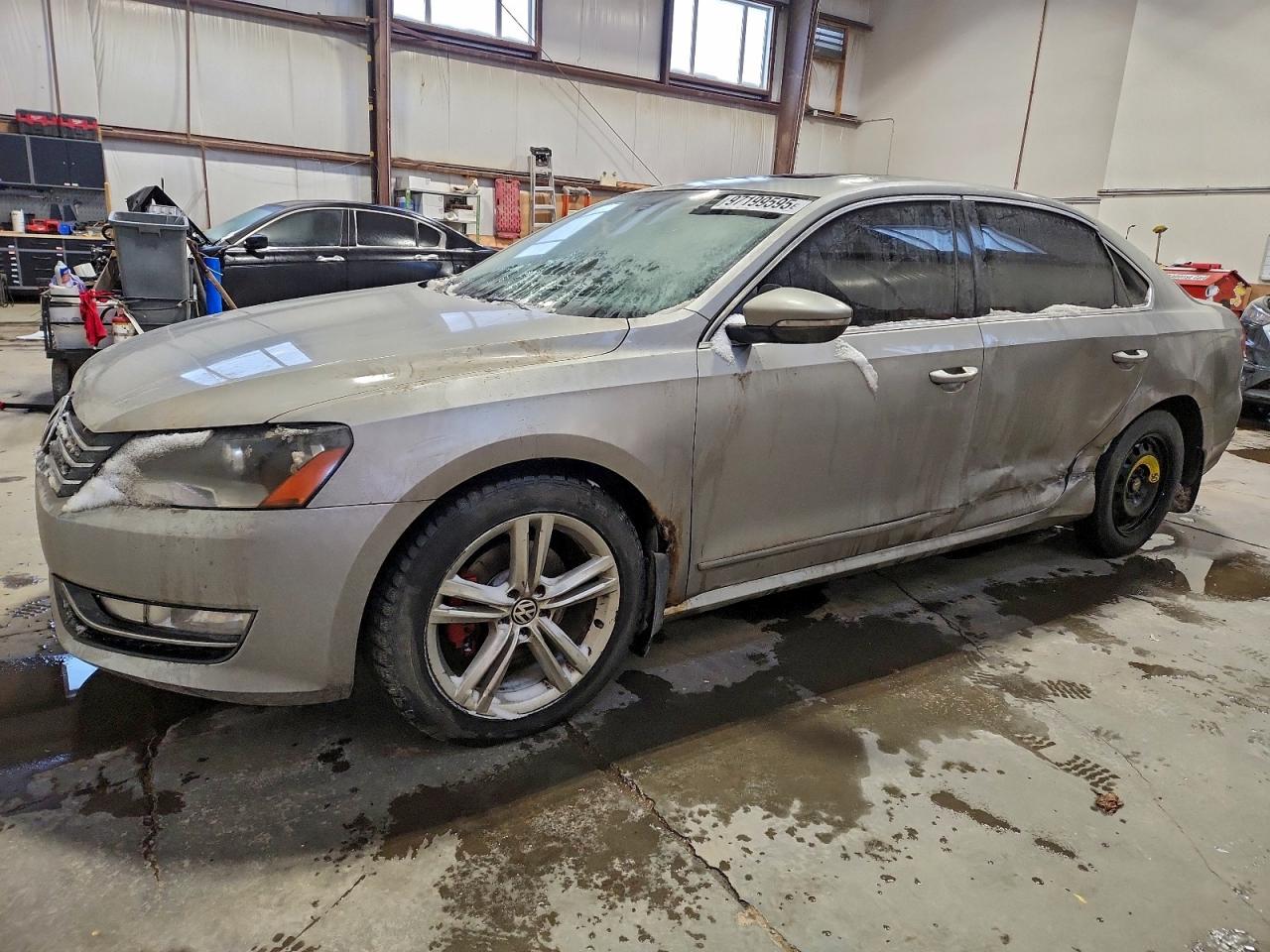 2012 VOLKSWAGEN PASSAT