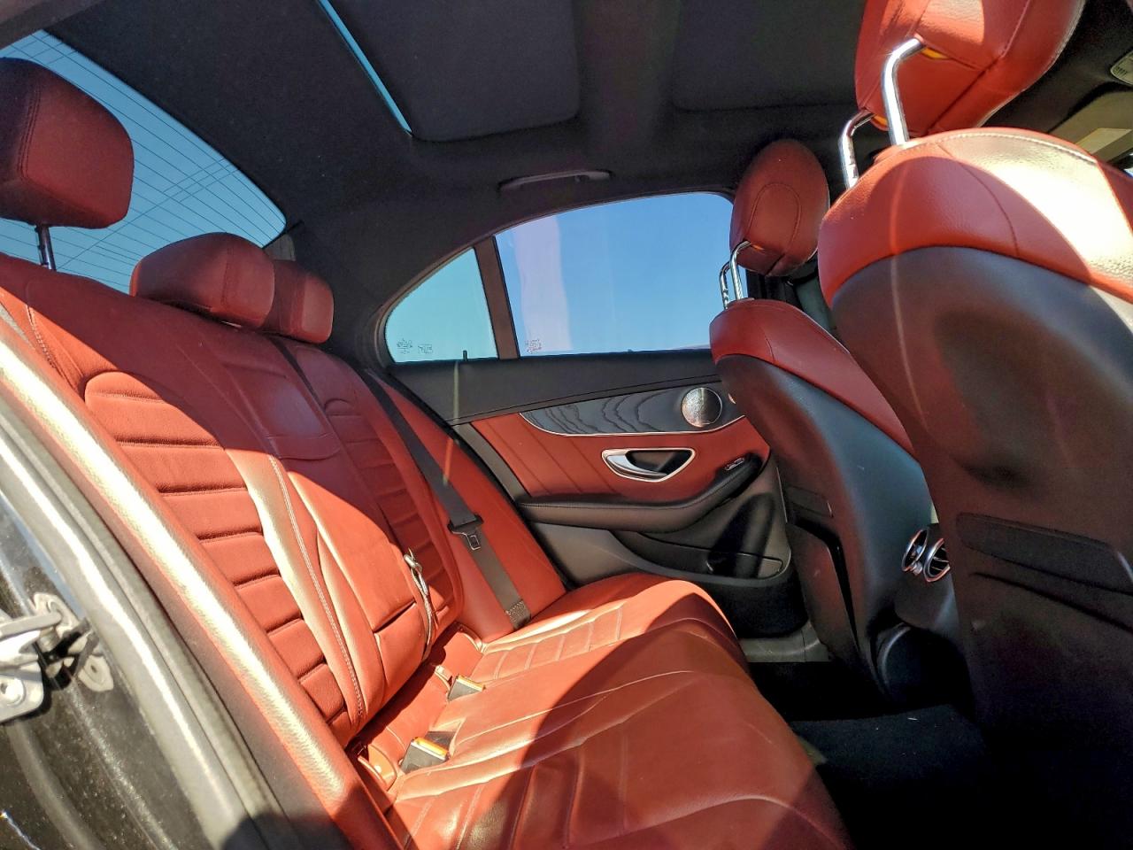 2015 MERCEDES-BENZ C 300 photo 28