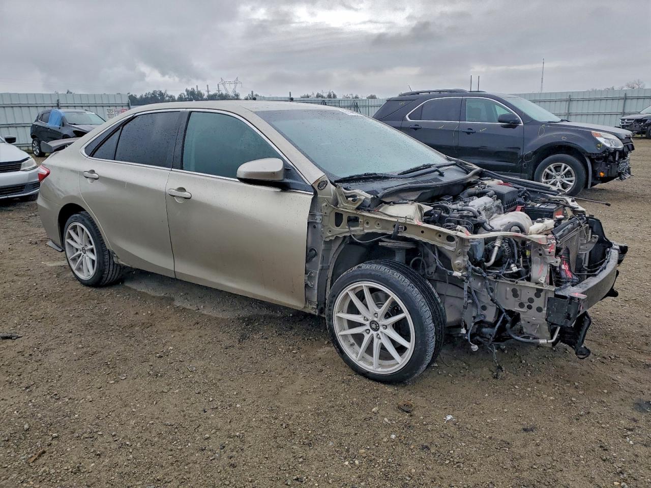2016 TOYOTA CAMRY LE photo 4