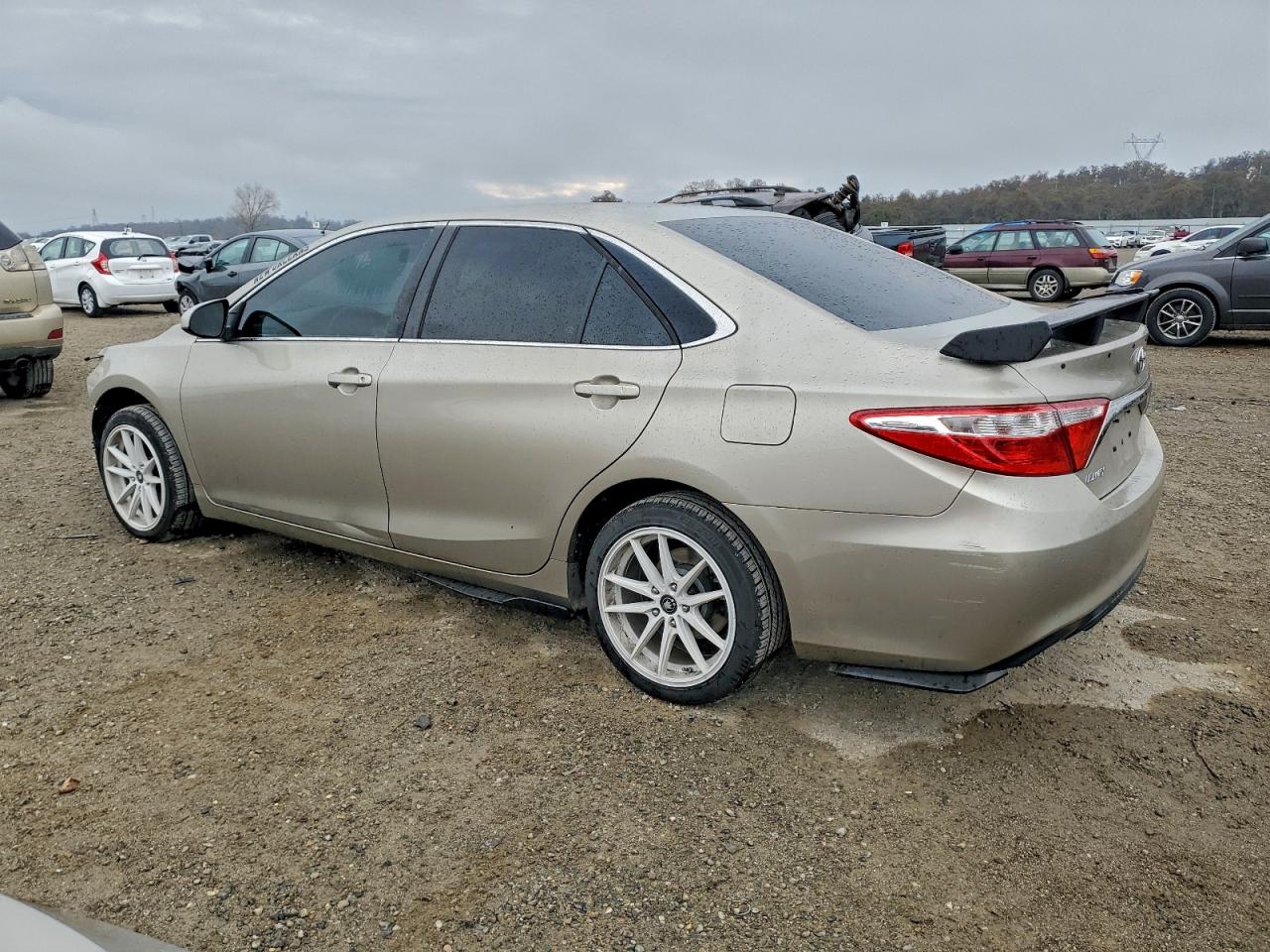 2016 TOYOTA CAMRY LE photo 2