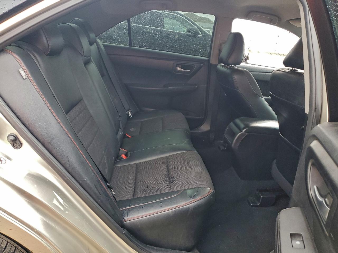 2016 TOYOTA CAMRY LE photo 10