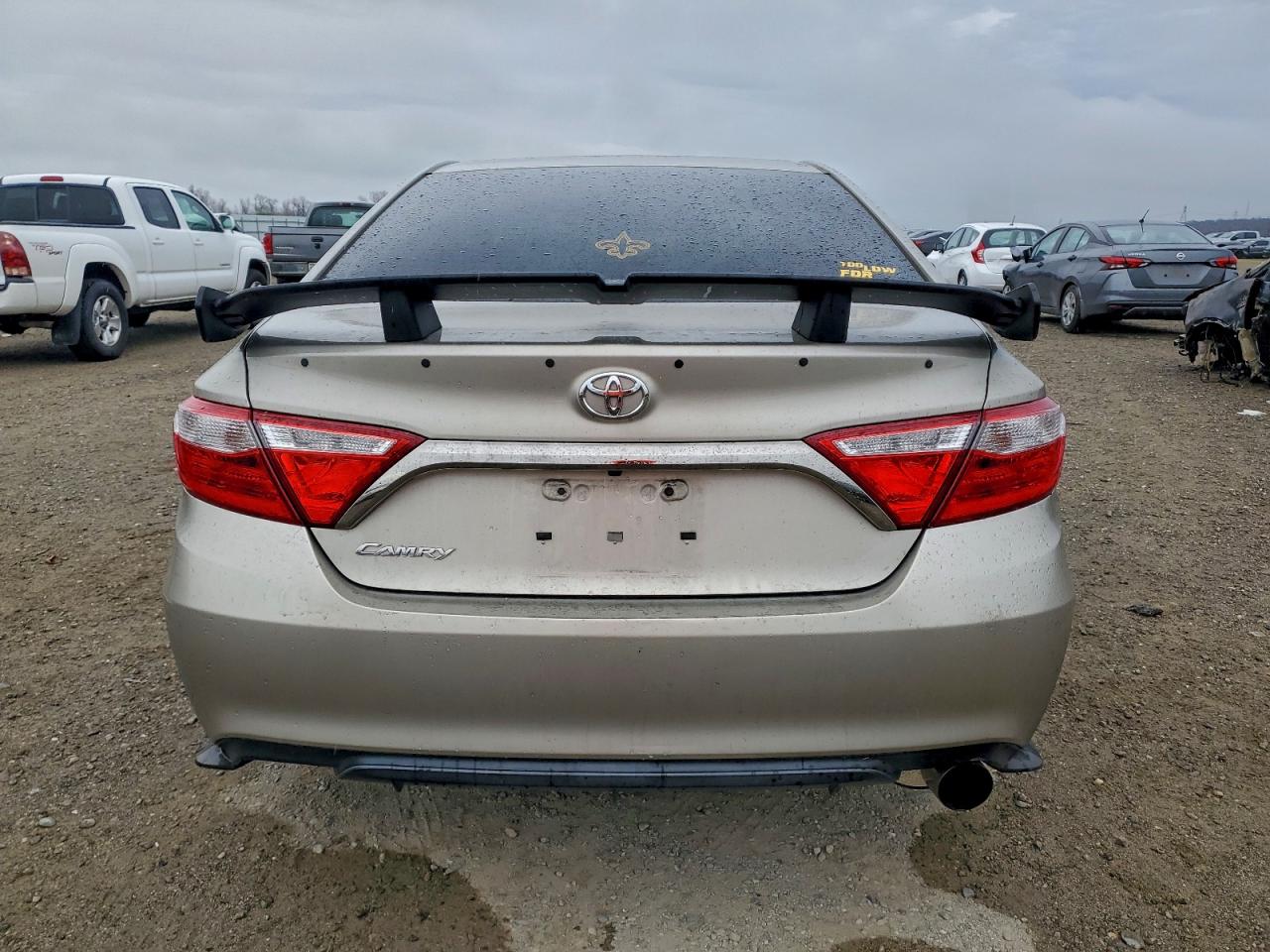 2016 TOYOTA CAMRY LE photo 6