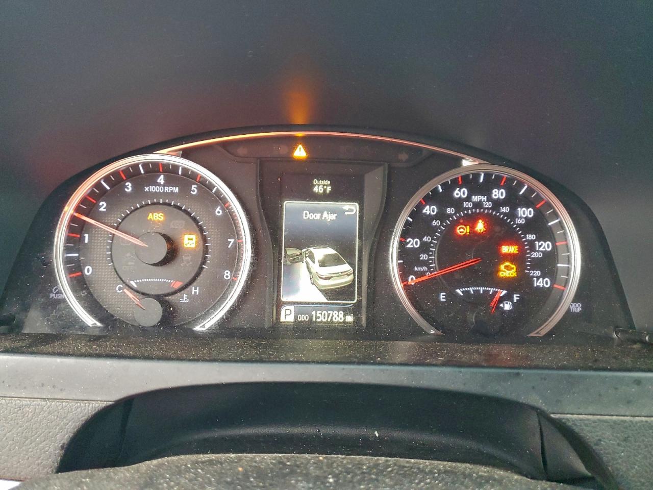 2016 TOYOTA CAMRY LE photo 9