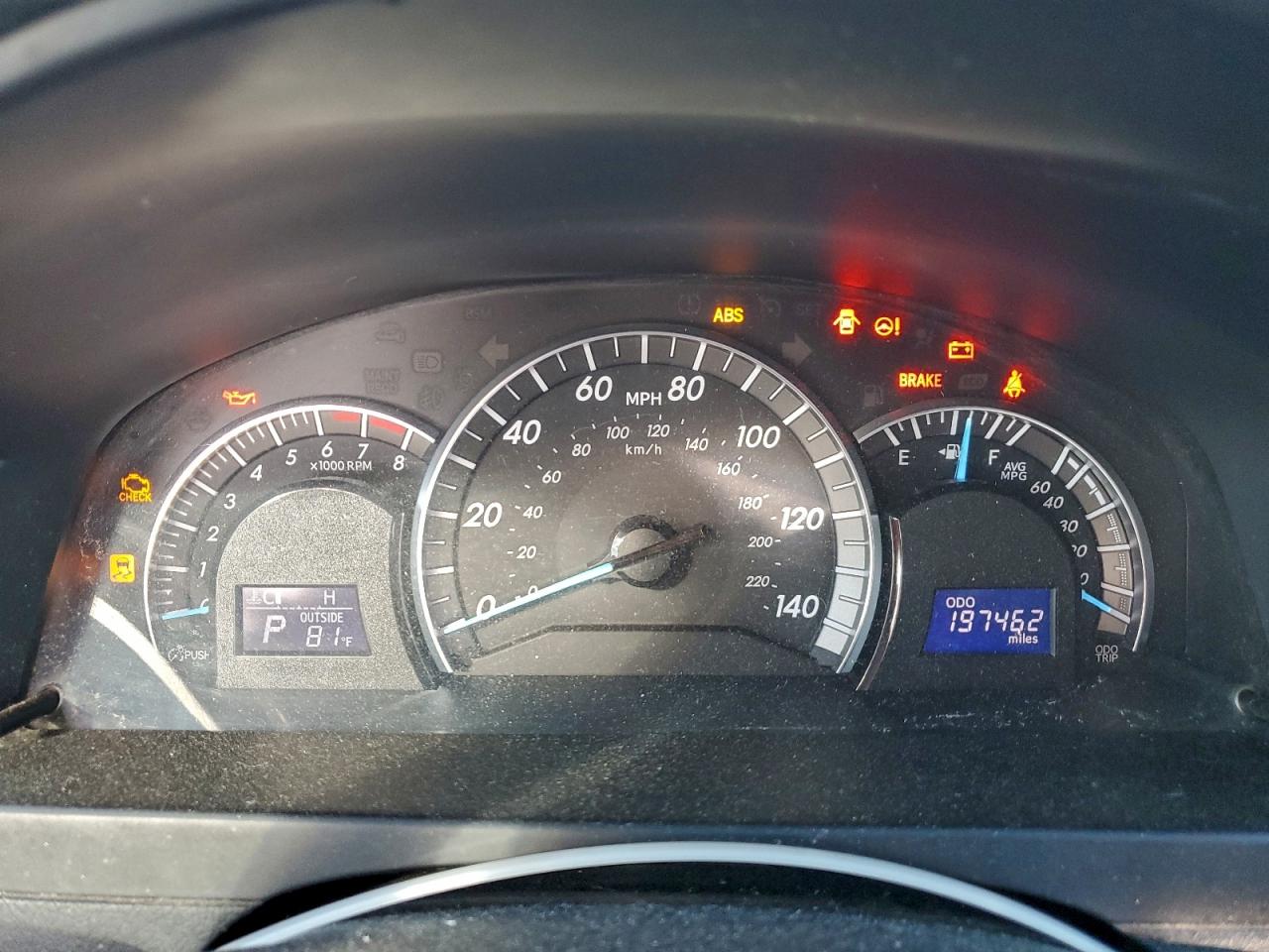 2014 TOYOTA CAMRY SE photo 9
