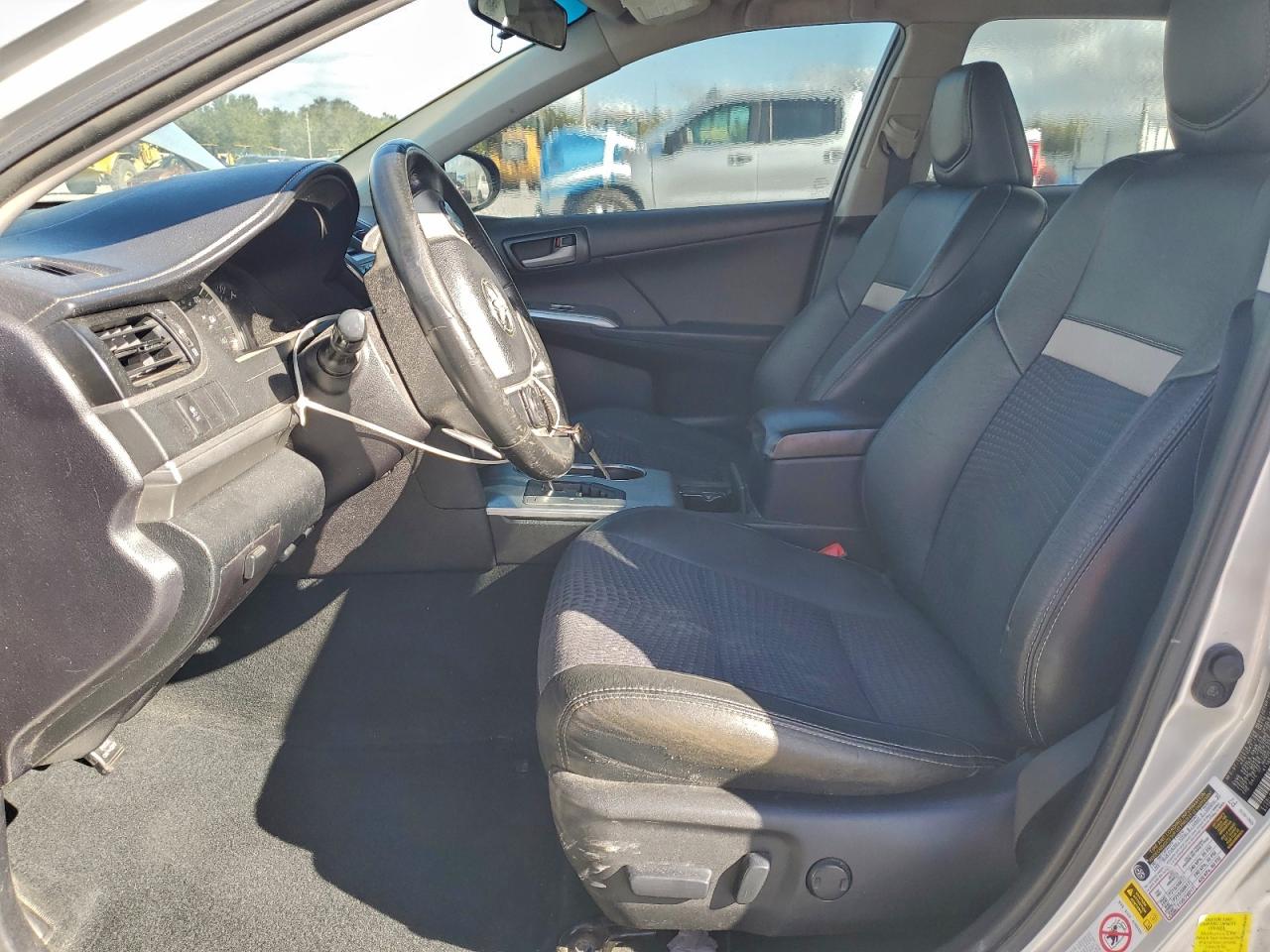 2014 TOYOTA CAMRY SE photo 7