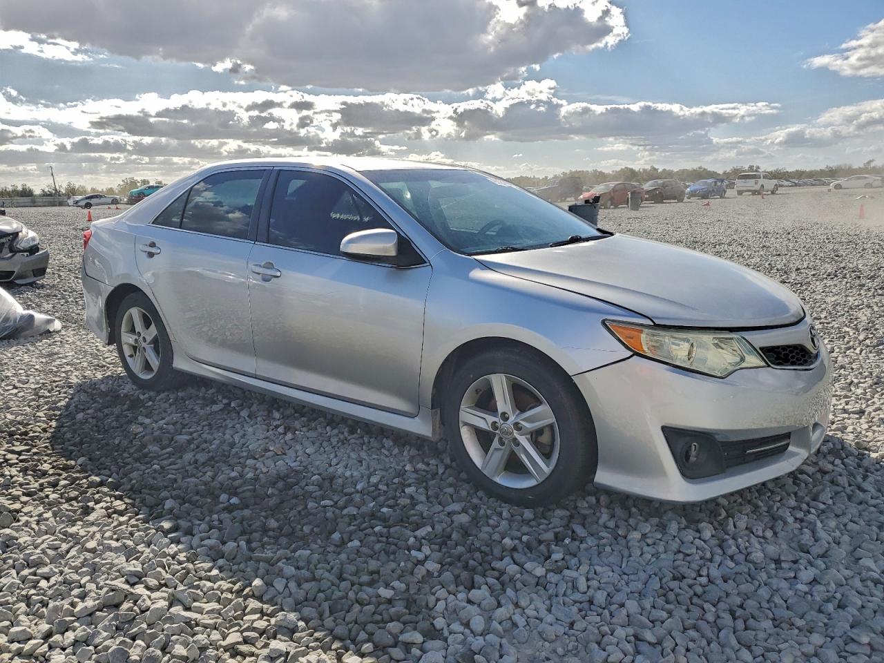 2014 TOYOTA CAMRY SE photo 4