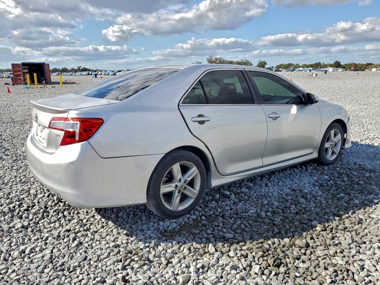 2014 TOYOTA CAMRY SE photo 3