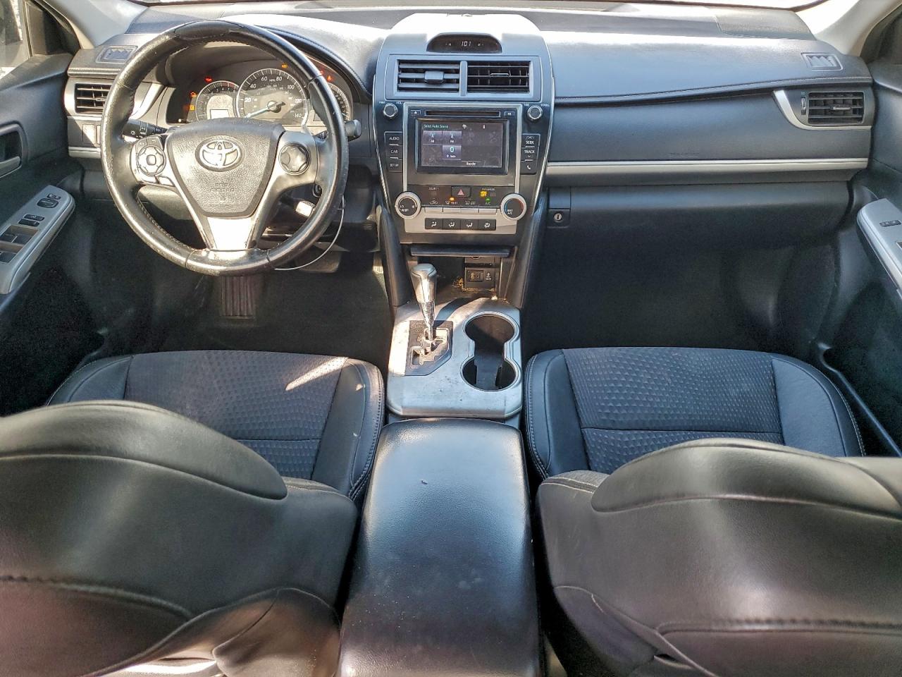 2014 TOYOTA CAMRY SE photo 8