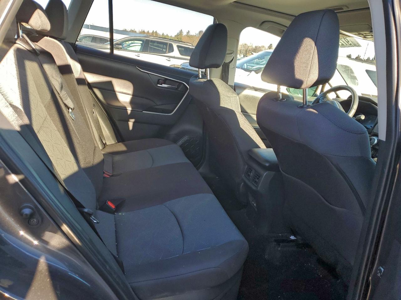 2025 TOYOTA RAV4 XLE photo 11