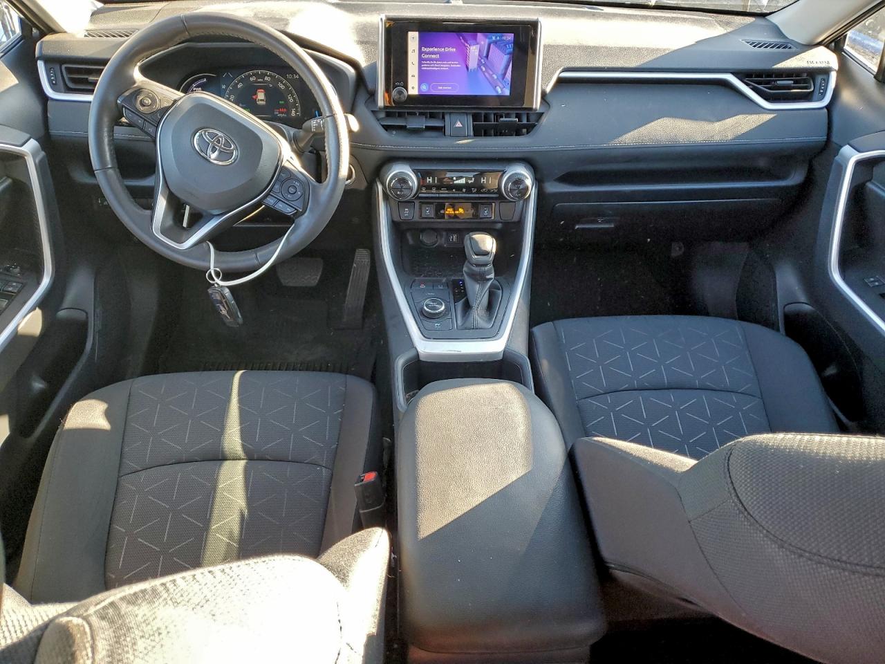 2025 TOYOTA RAV4 XLE photo 8