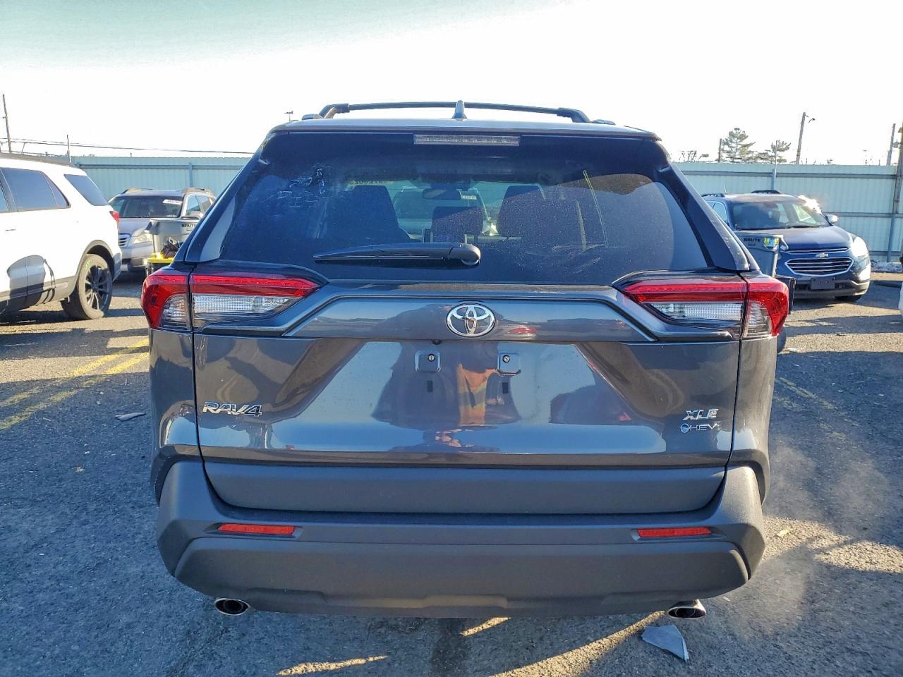 2025 TOYOTA RAV4 XLE photo 6