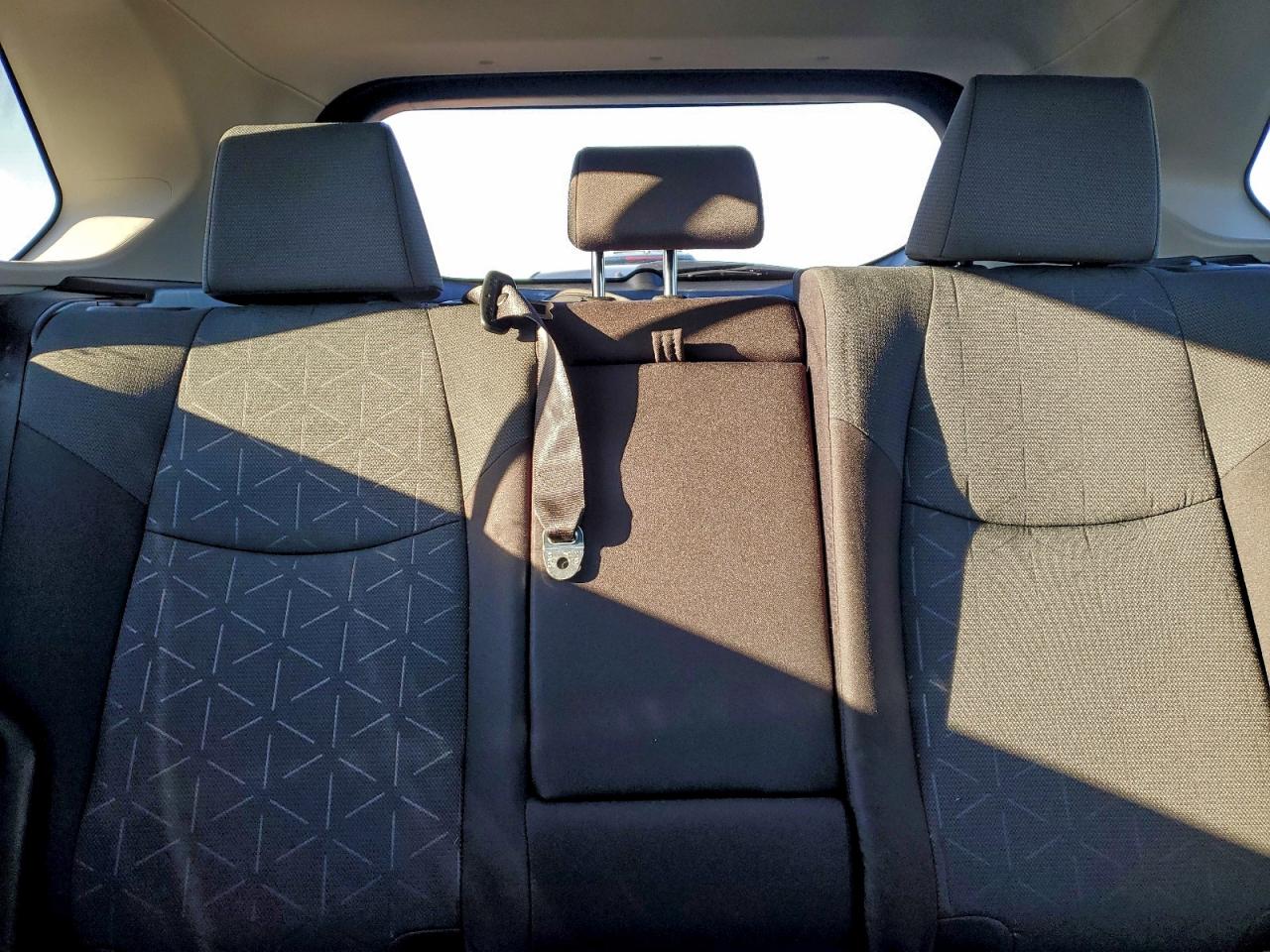 2025 TOYOTA RAV4 XLE photo 10