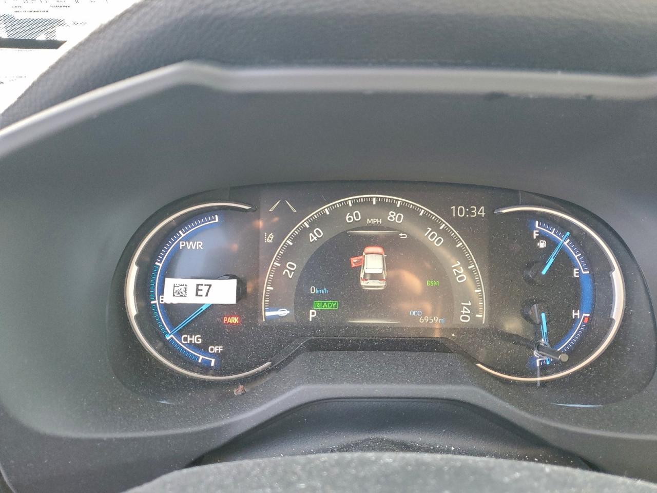 2025 TOYOTA RAV4 XLE photo 9