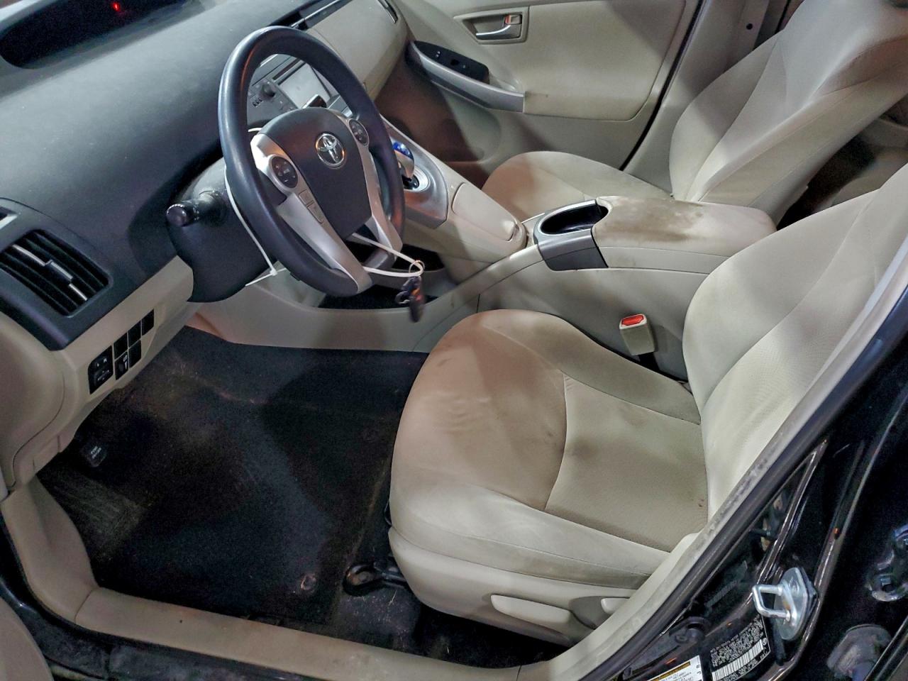 2014 TOYOTA PRIUS photo 7