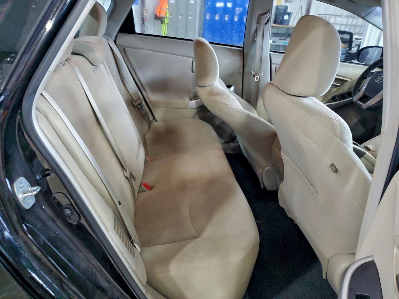 2014 TOYOTA PRIUS photo 10