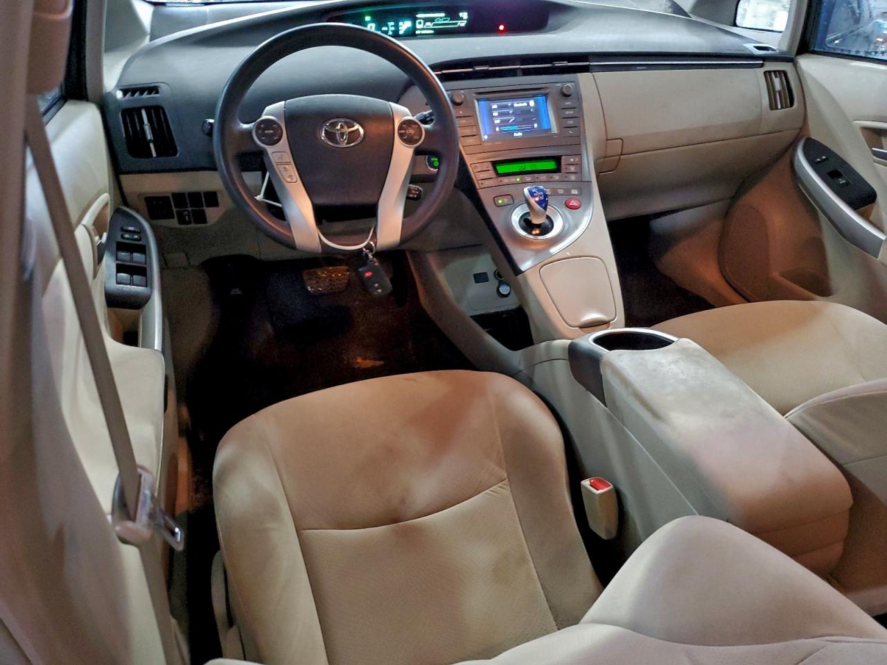 2014 TOYOTA PRIUS photo 8