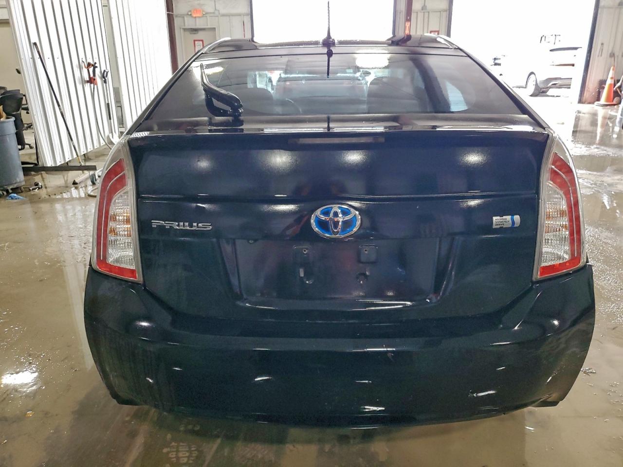 2014 TOYOTA PRIUS photo 6