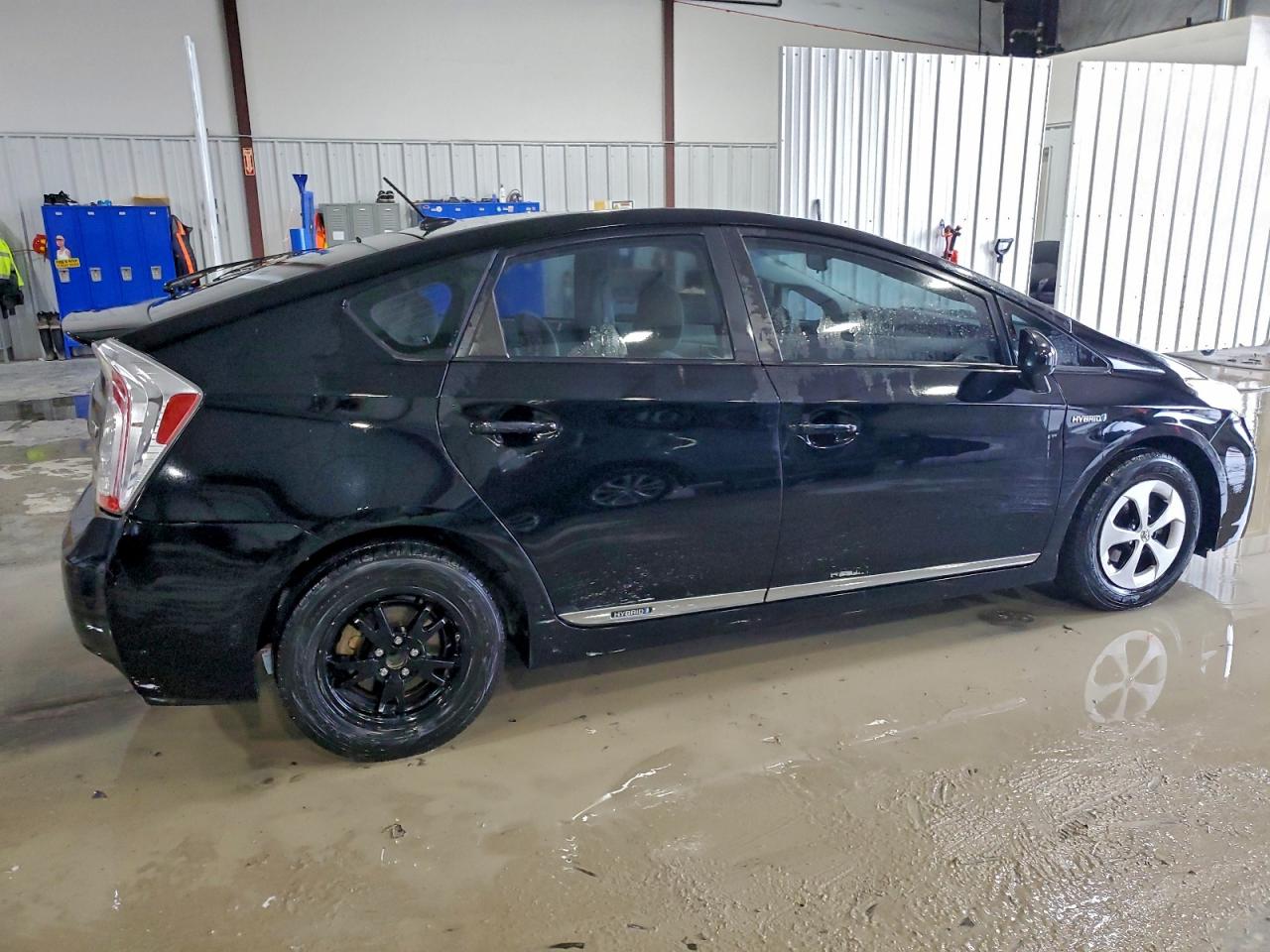 2014 TOYOTA PRIUS photo 3