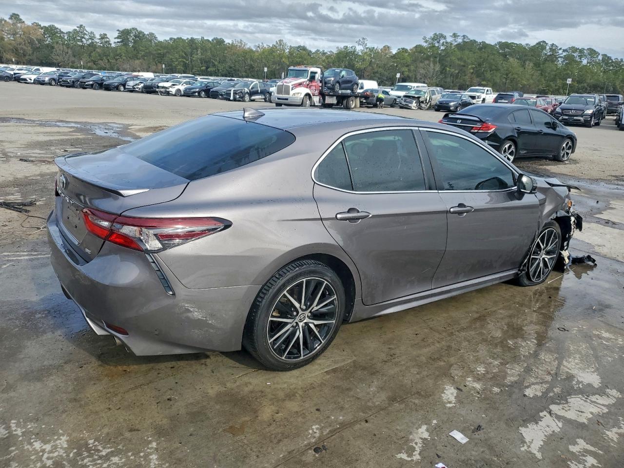 2021 TOYOTA CAMRY SE photo 3
