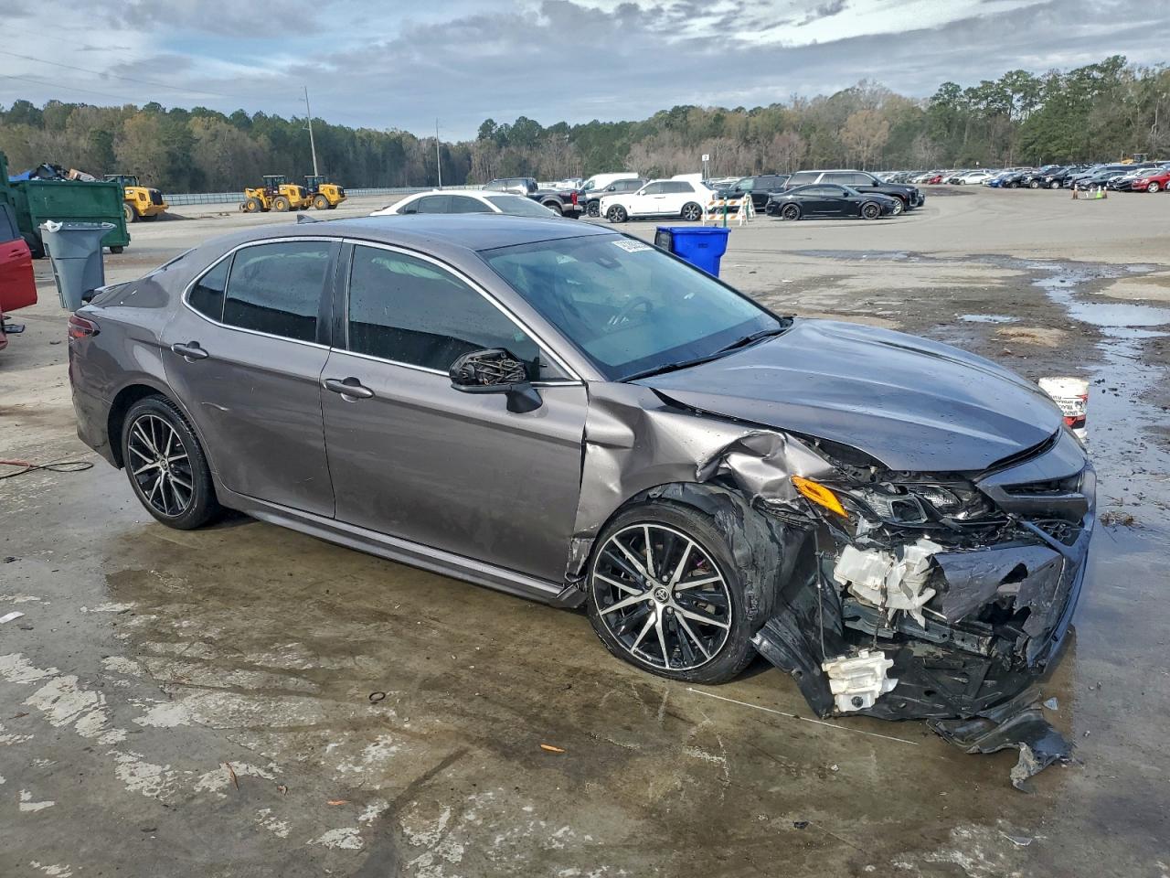 2021 TOYOTA CAMRY SE photo 4