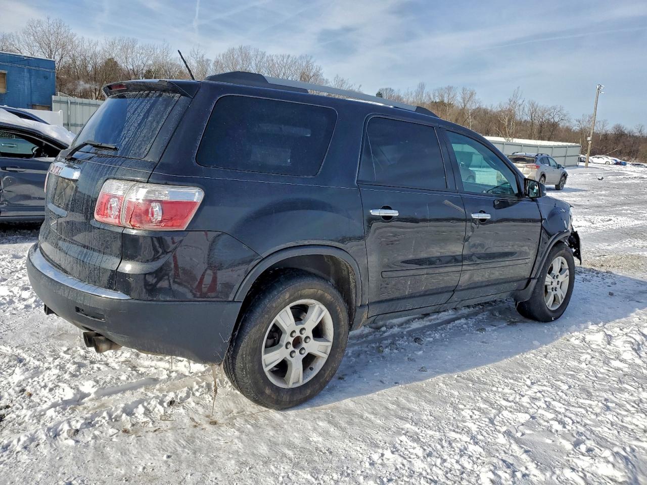 2011 GMC ACADIA SLE photo 3