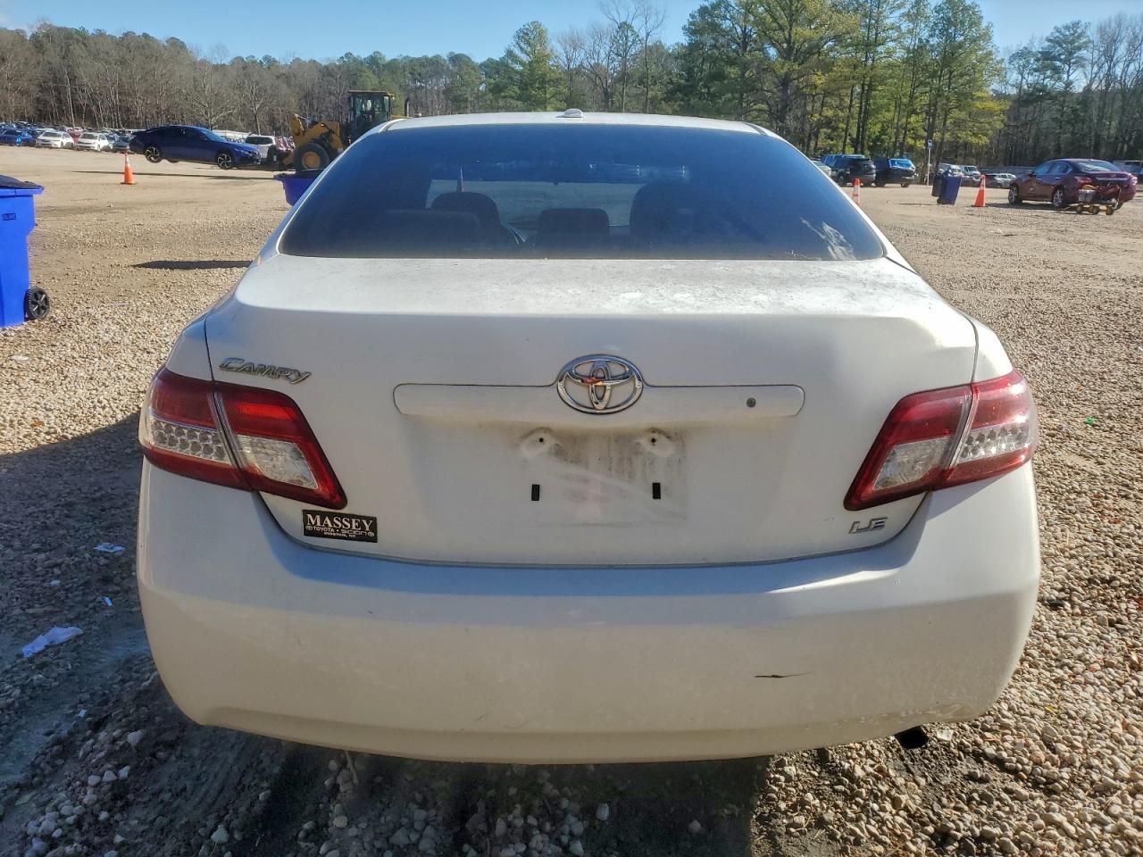 2011 TOYOTA CAMRY BASE photo 6