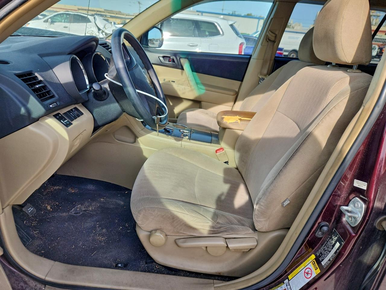 2012 TOYOTA HIGHLANDER BASE photo 13