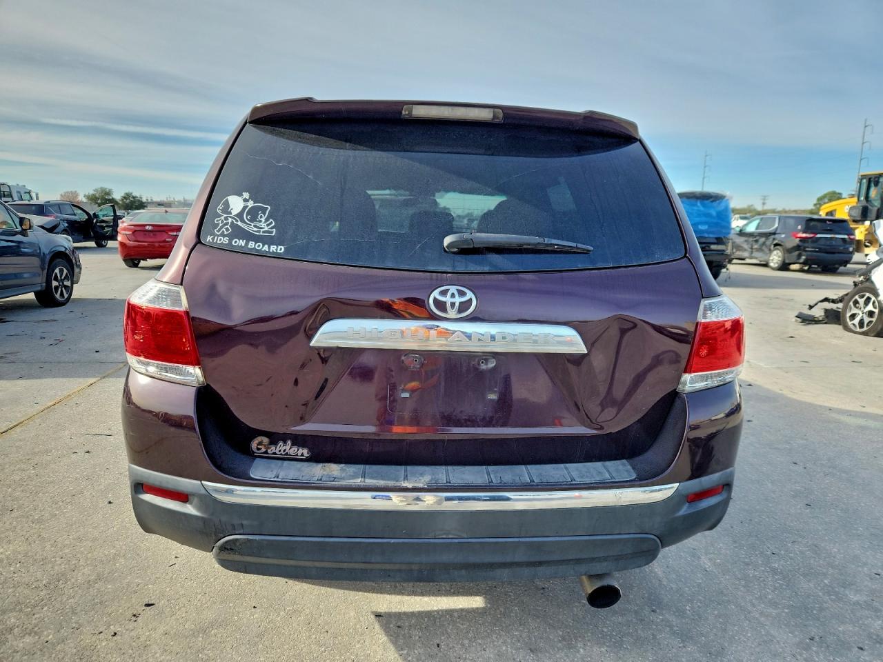 2012 TOYOTA HIGHLANDER BASE photo 11