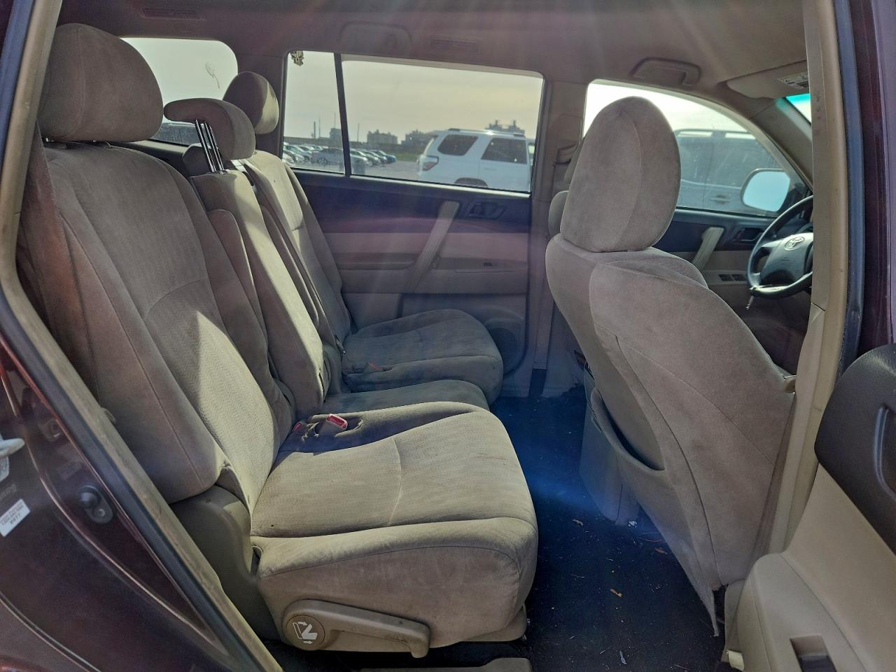 2012 TOYOTA HIGHLANDER BASE photo 21