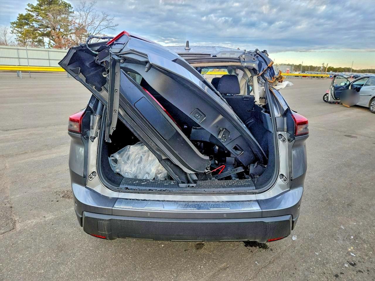 2025 NISSAN ROGUE SV photo 6