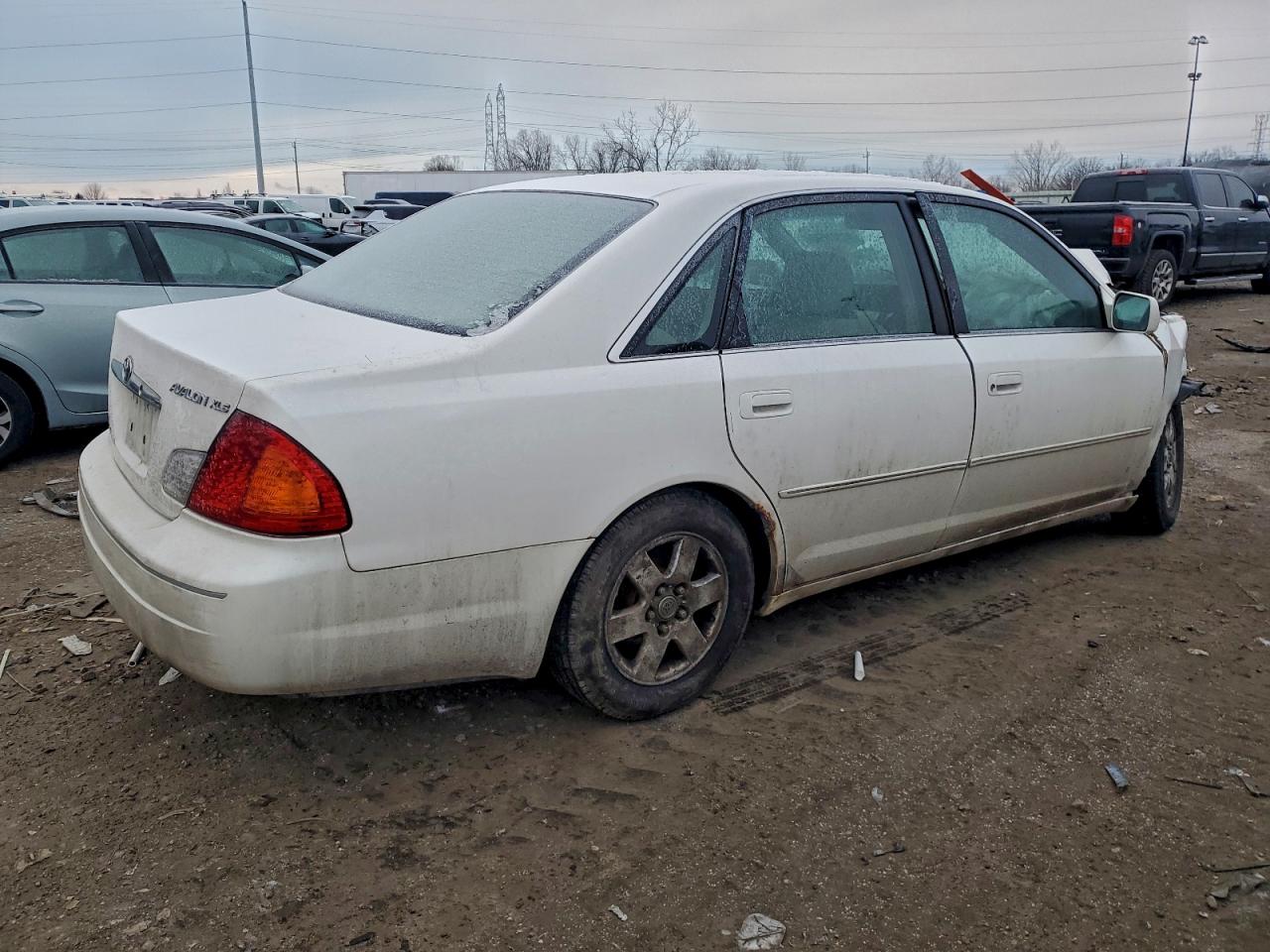 2000 TOYOTA AVALON XL photo 3