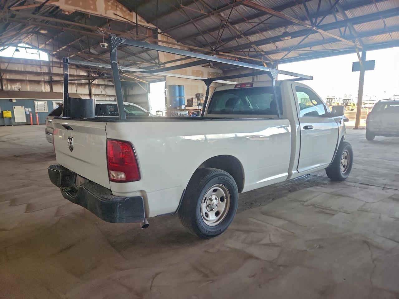 2022 RAM 1500 CLASSIC TRADESMAN photo 3