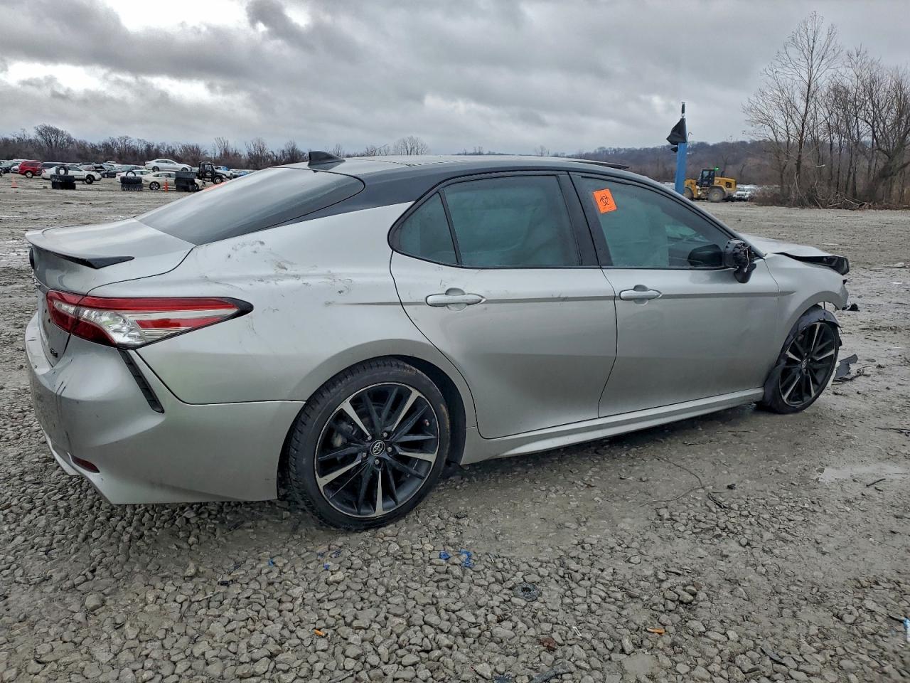 2019 TOYOTA CAMRY XSE photo 3