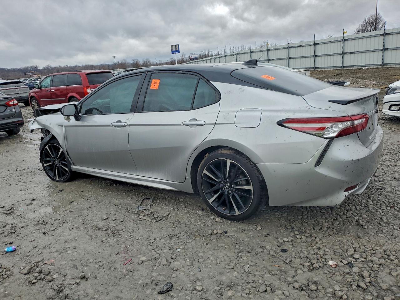 2019 TOYOTA CAMRY XSE photo 2