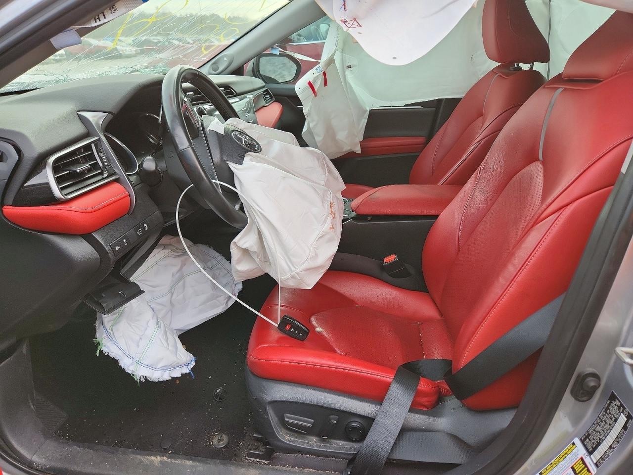 2019 TOYOTA CAMRY XSE photo 7