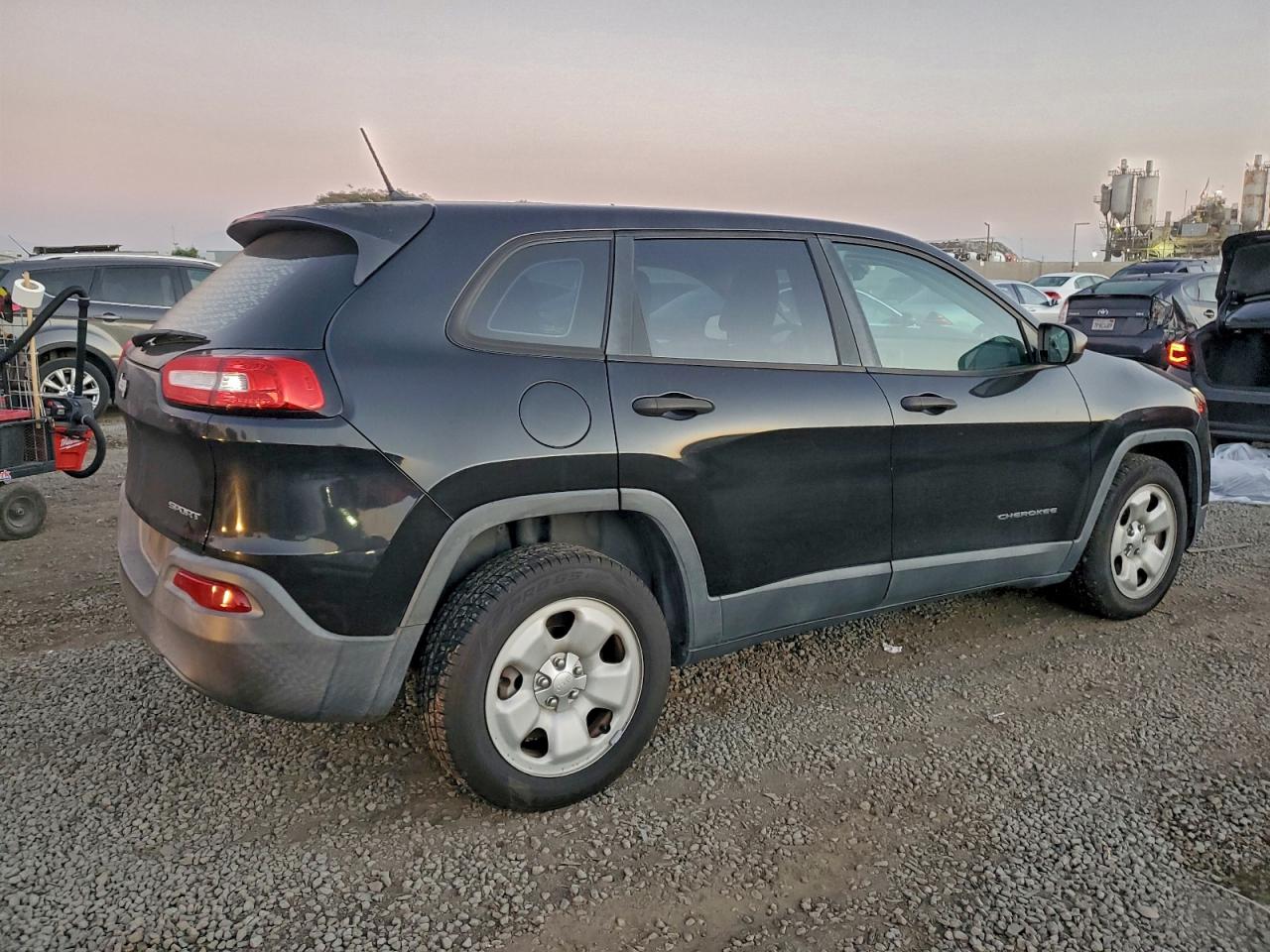 2014 JEEP CHEROKEE SPORT photo 3