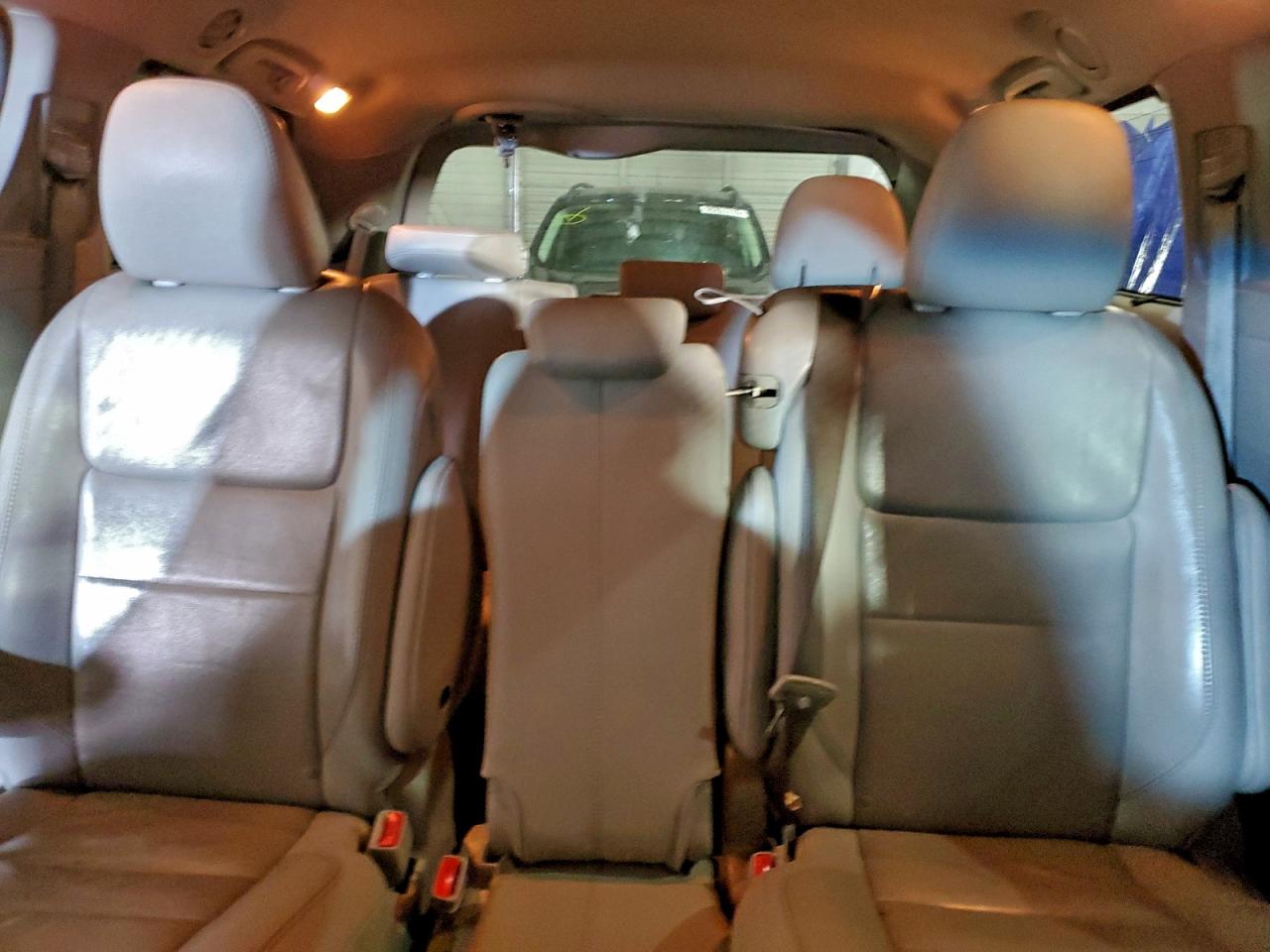 2017 TOYOTA SIENNA XLE photo 10