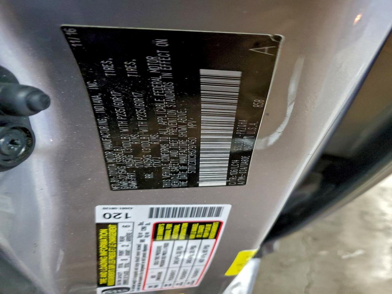 2017 TOYOTA SIENNA XLE photo 13