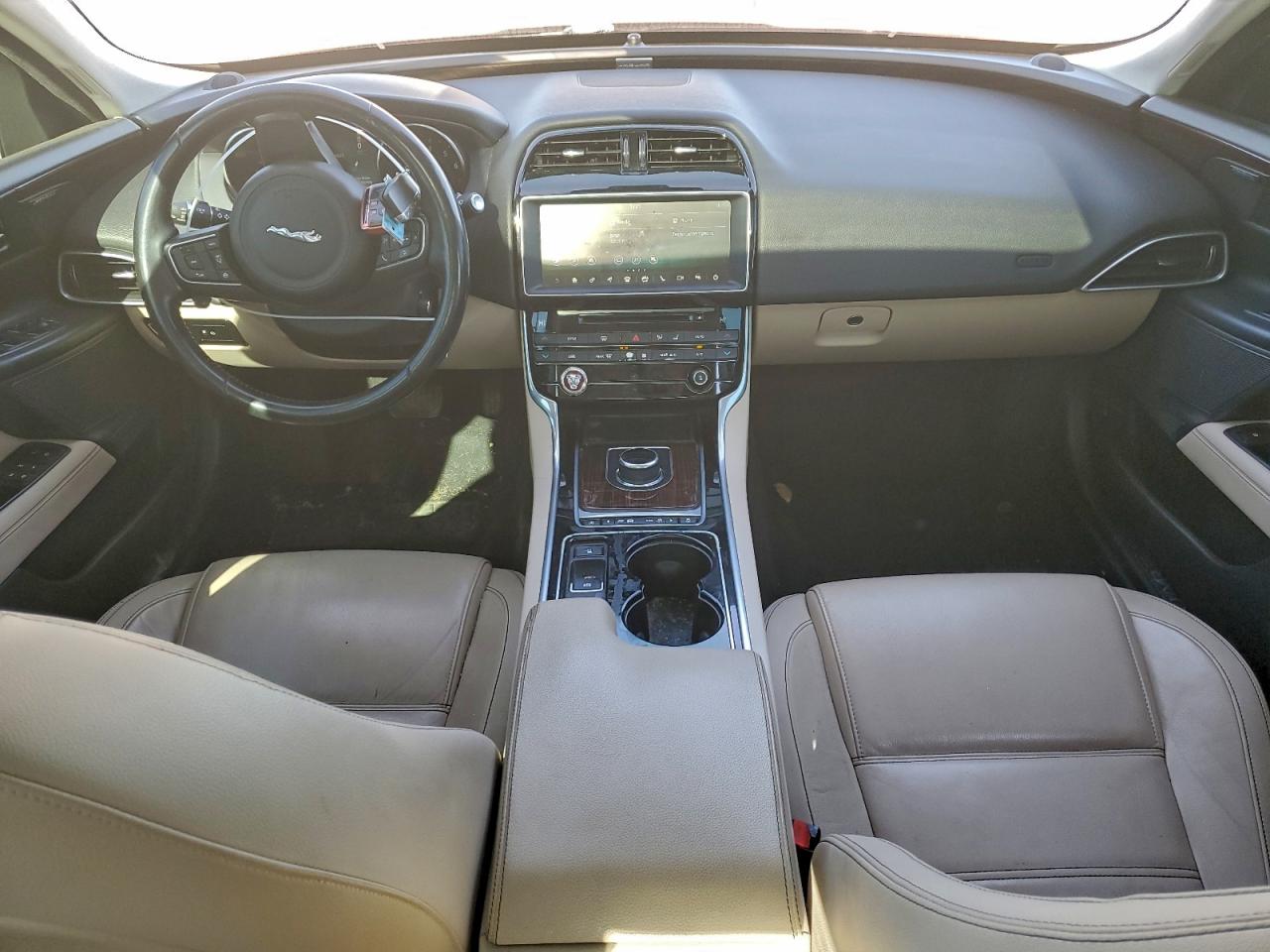 2017 JAGUAR XE PRESTIGE photo 22