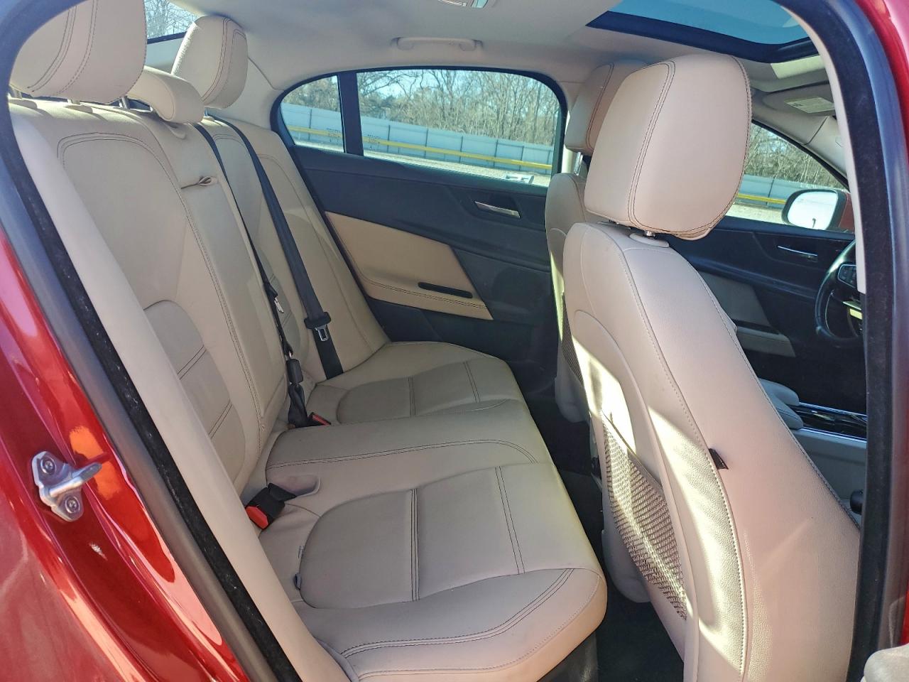 2017 JAGUAR XE PRESTIGE photo 28