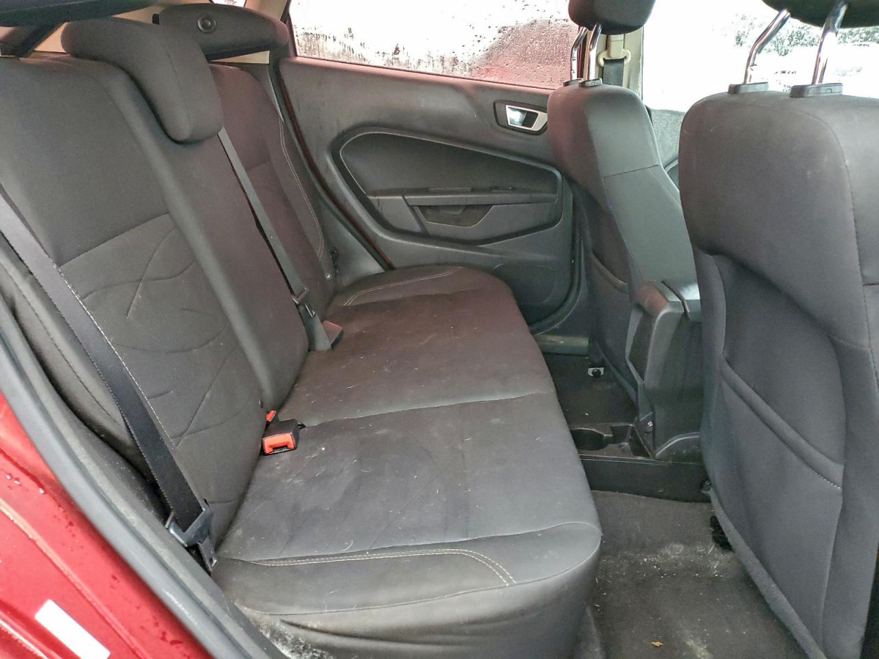 2016 FORD FIESTA SE photo 19