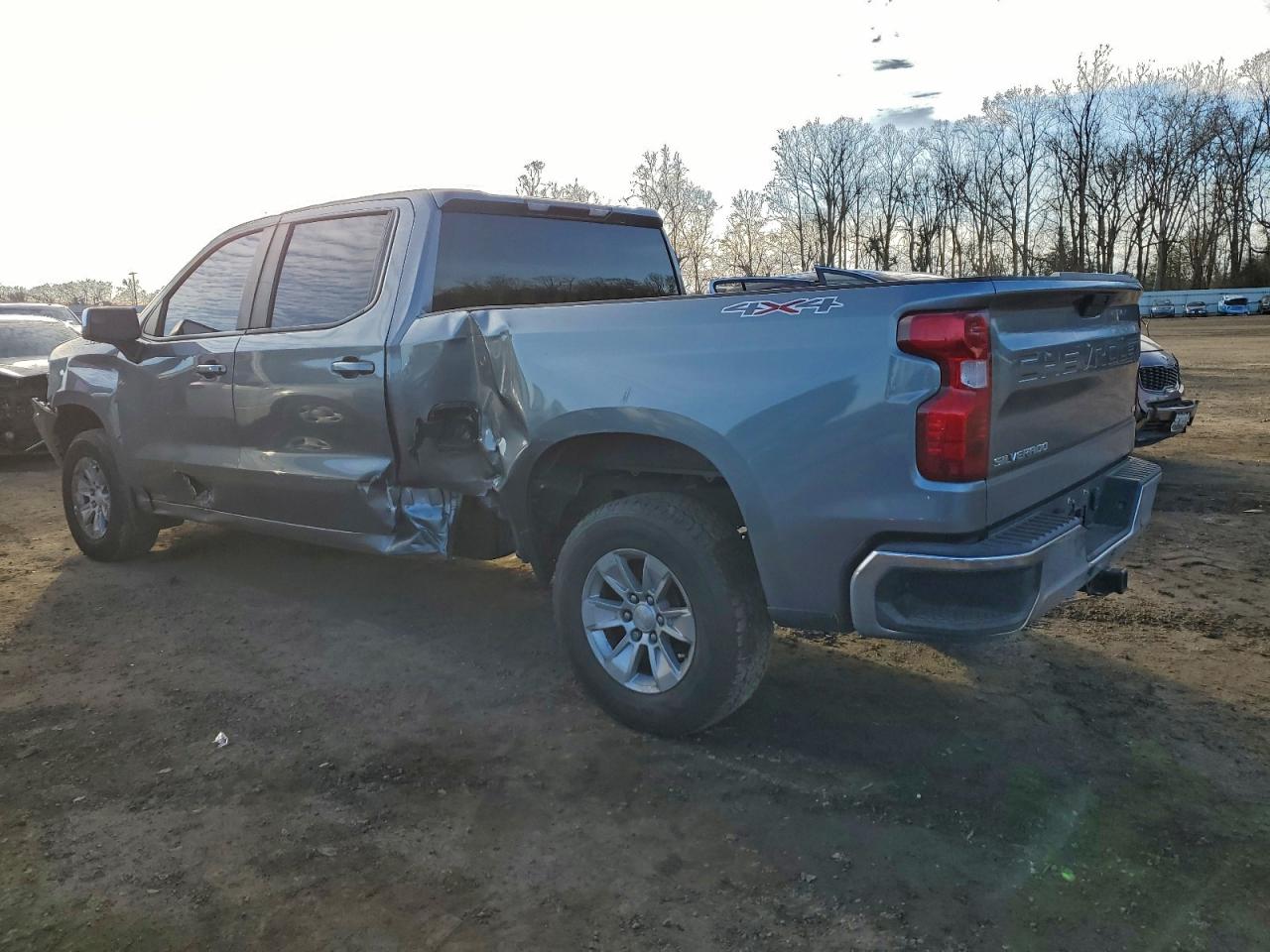 2021 CHEVROLET SILVERADO K1500 LT photo 2