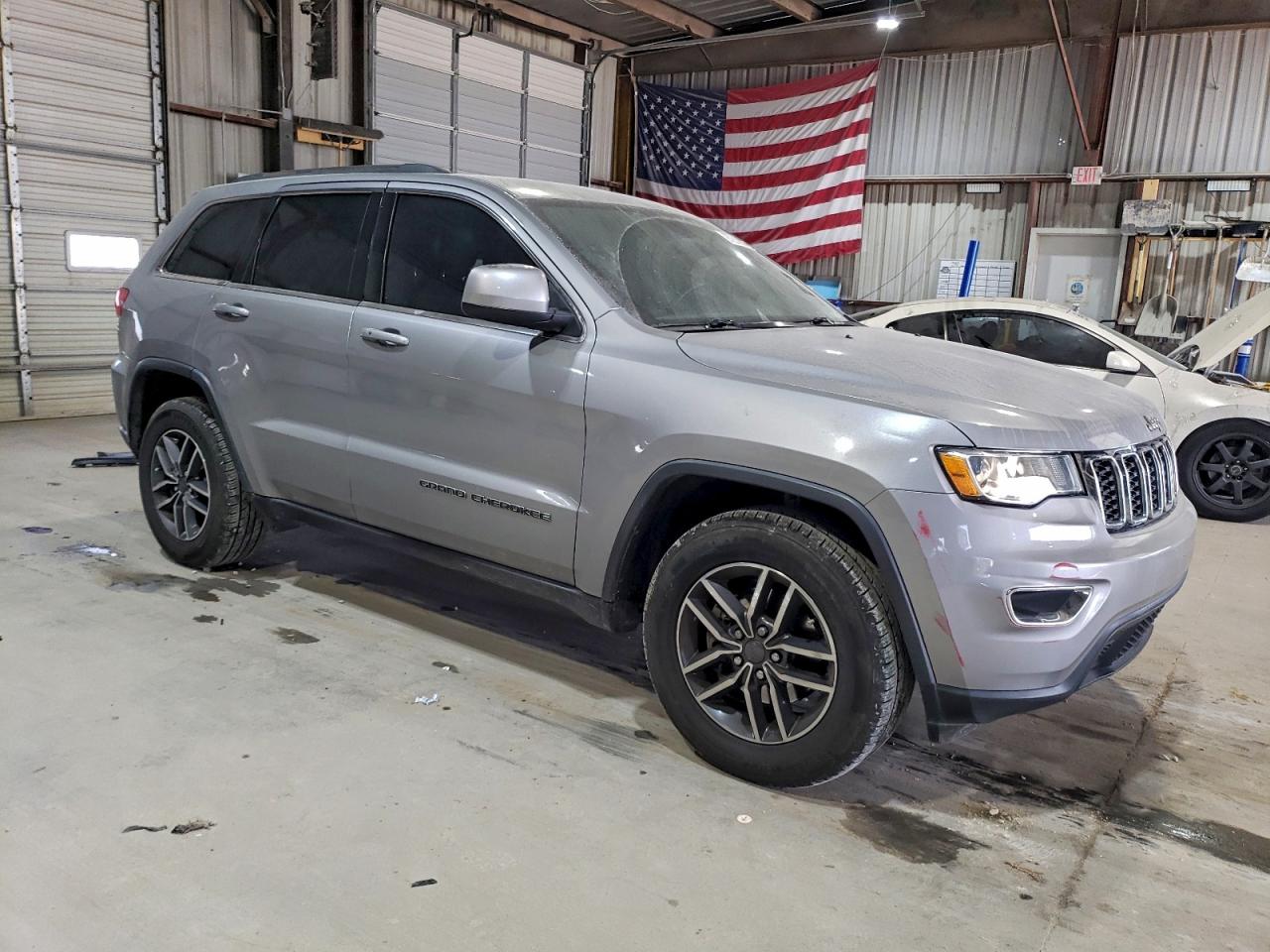 2019 JEEP GRAND CHEROKEE LAREDO photo 4