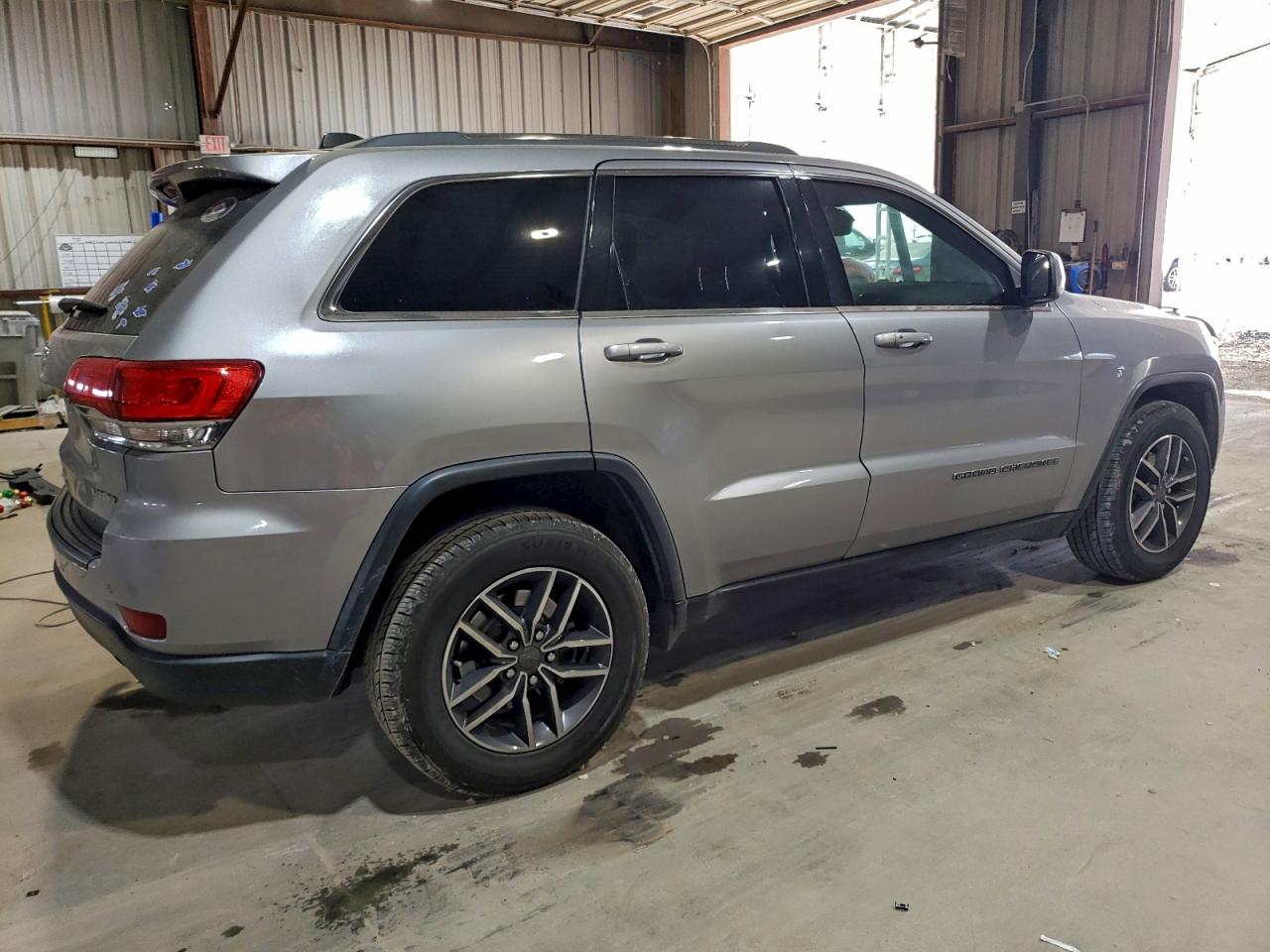 2019 JEEP GRAND CHEROKEE LAREDO photo 3